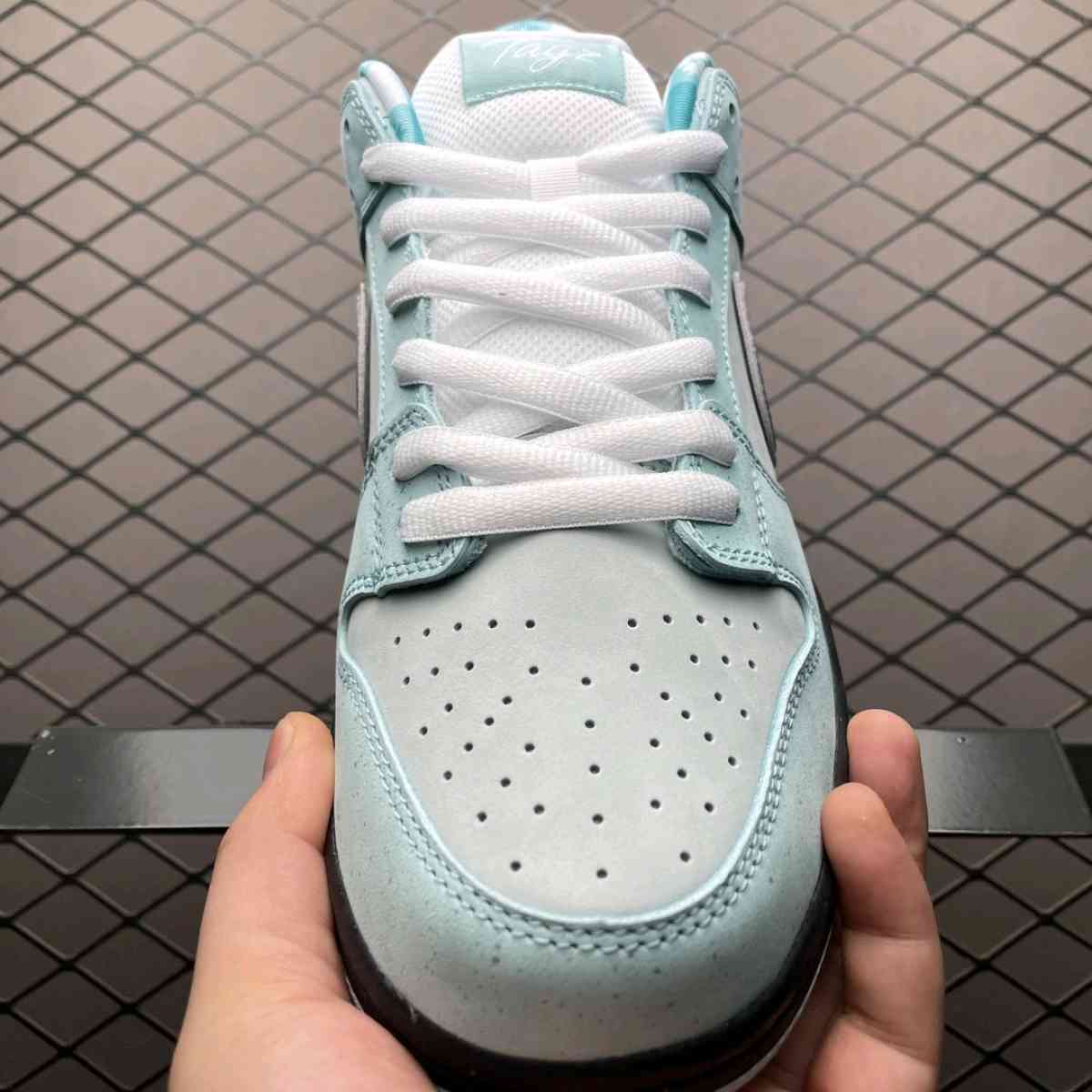 Nike SB Dunk X Tiffany Lobster Concepts - Kissimmee, Florida - FleaMarketBay