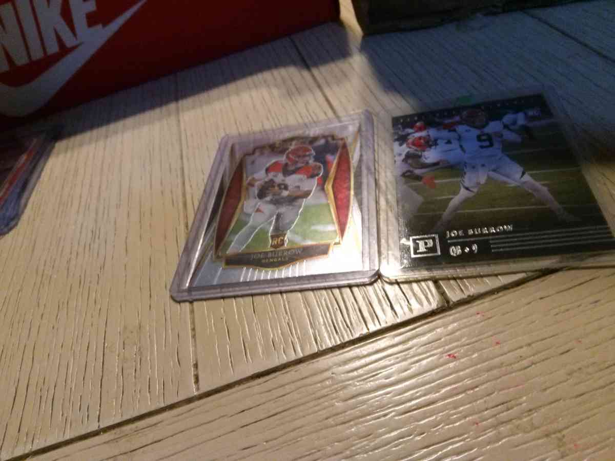 2 rookie card lot of Joe Burrow Select and panini - Milwaukee, Wisconsin
