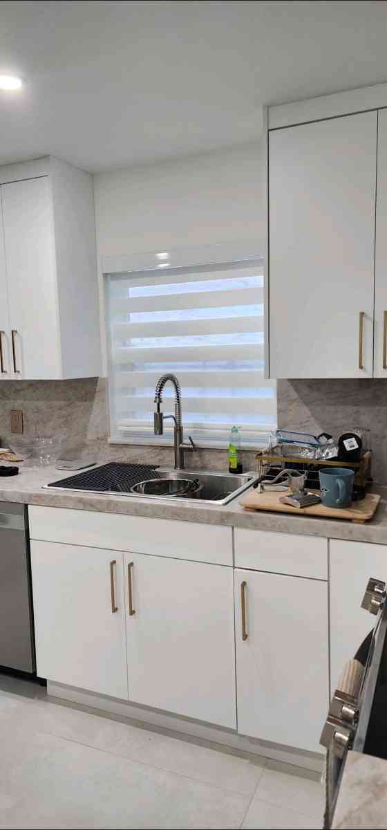 zebra Shades lights filtering o roller shades blackout o scr - Miami, Florida - FleaMarketBay