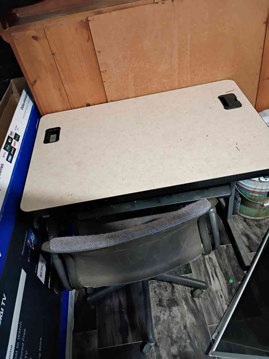 school desk with 2 chairs and office desk - Cordova, Alabama - FleaMarketBay