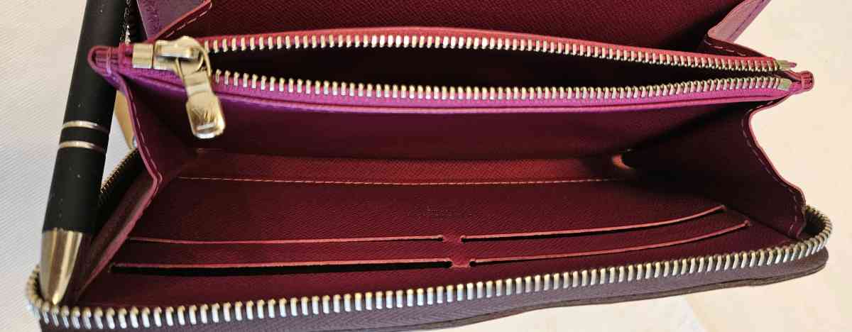 Authondice LUIS VUITTON WOMENS PURSE - Brentwood, Tennessee - FleaMarketBay