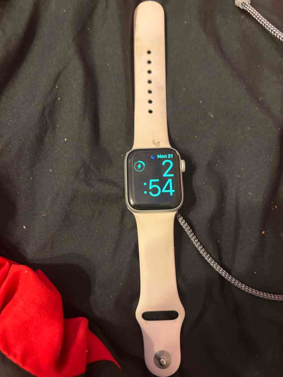 Apple Watch SE - Capitol Heights, Maryland - FleaMarketBay