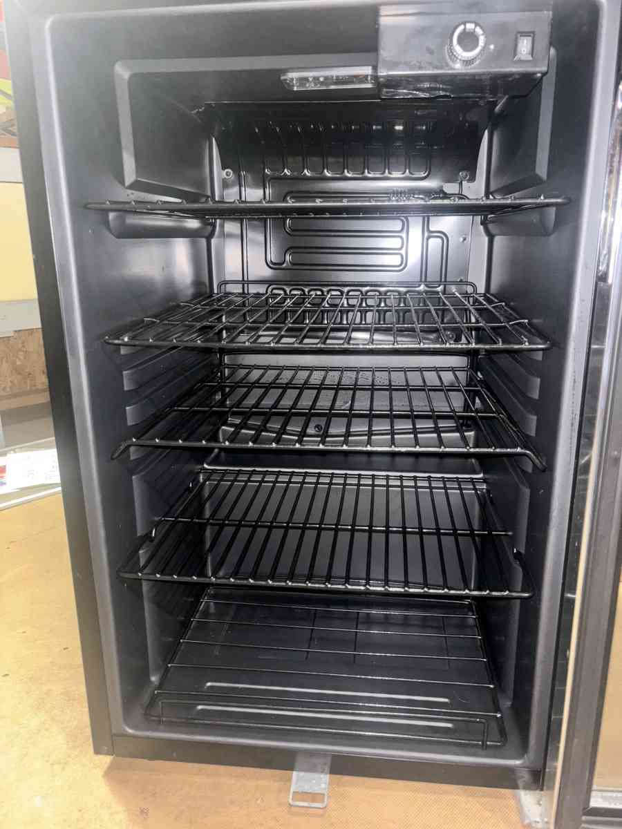 Haier Mini Fridge - Fayetteville, North Carolina - FleaMarketBay