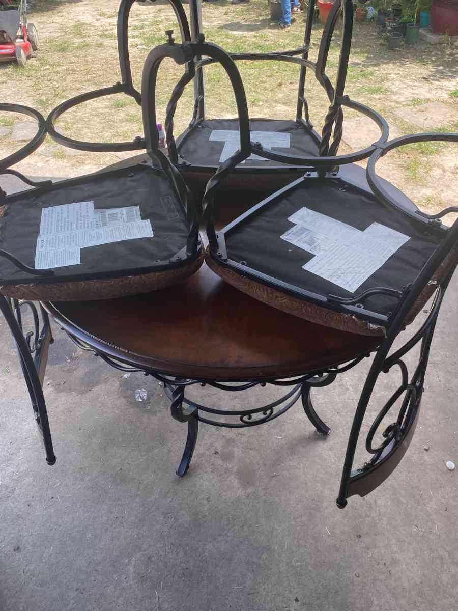 dining table with chairs - Houston, Texas - FleaMarketBay
