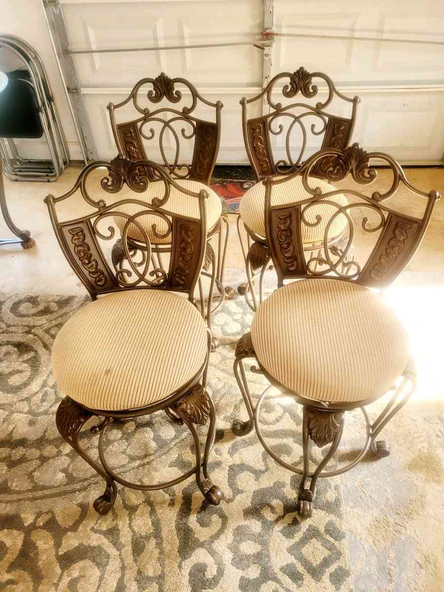 round table - Hampton, Georgia - FleaMarketBay