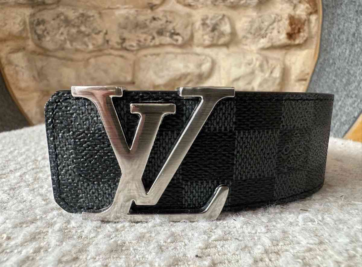 authenticated Lv belt - East Elmhurst, New York