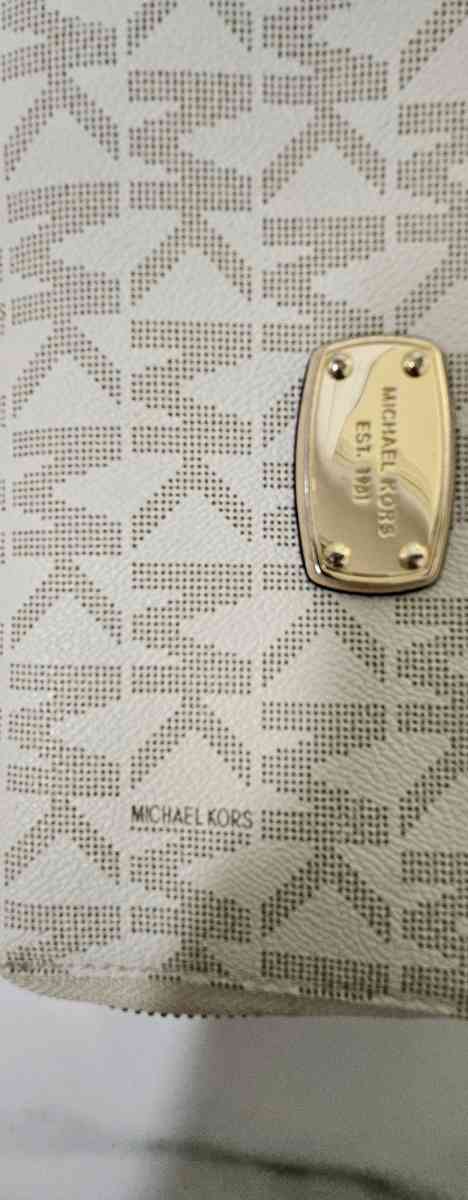 MICHAEL KORS KHAKI COLOR - Brentwood, Tennessee
