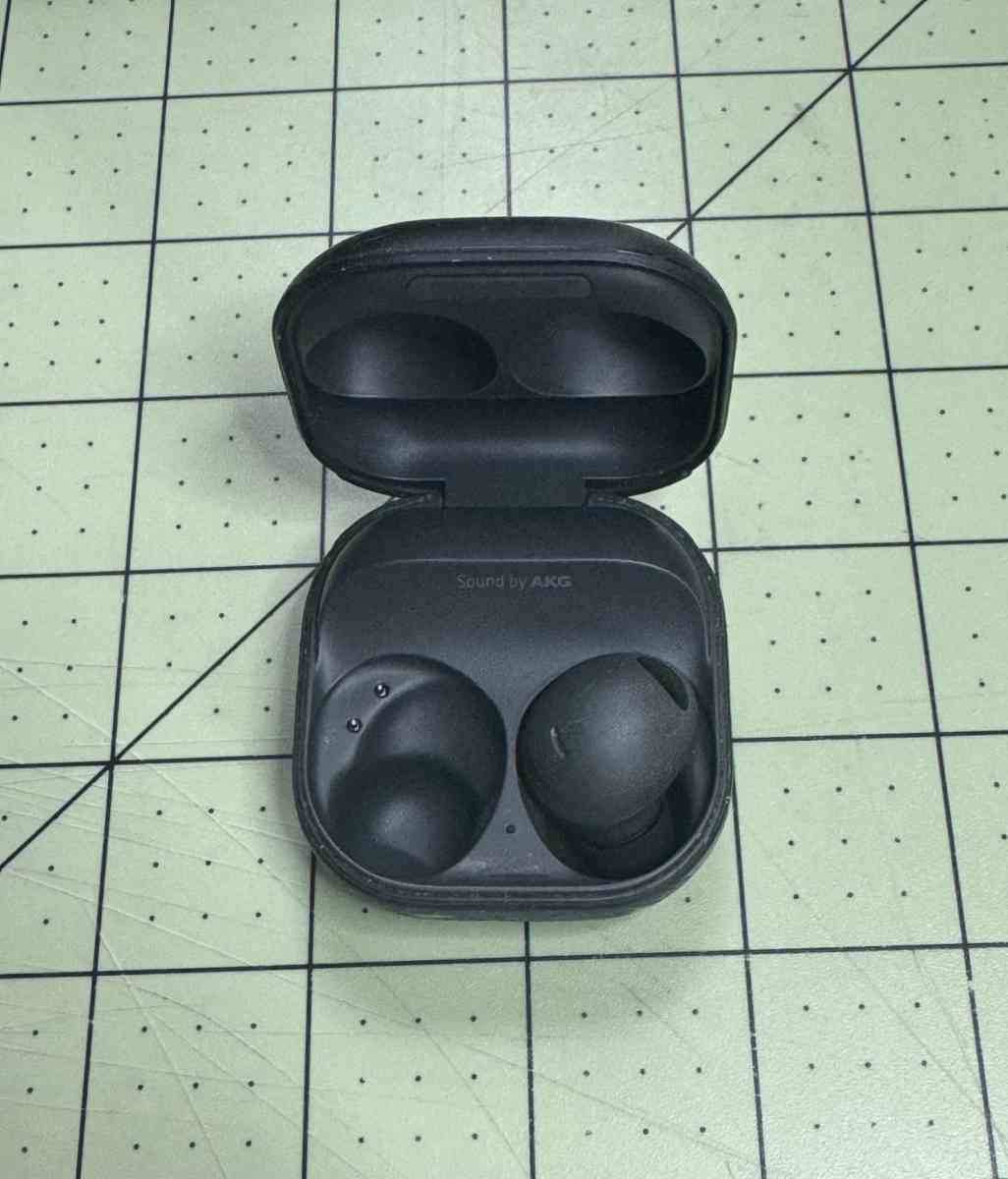 Samsung Galaxy Buds 2 Black  L Earbud Missing  Case  R Earbu - Brooklyn, New York - FleaMarketBay