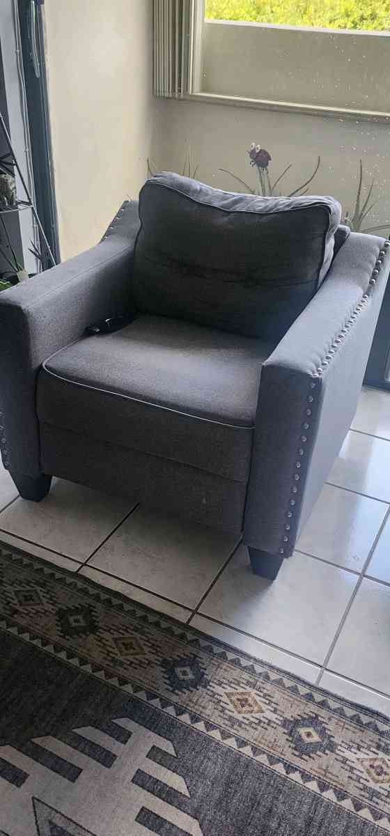 regalamos 3 sillones en buen estado kendall area 786 3375980 - Miami, Florida - FleaMarketBay