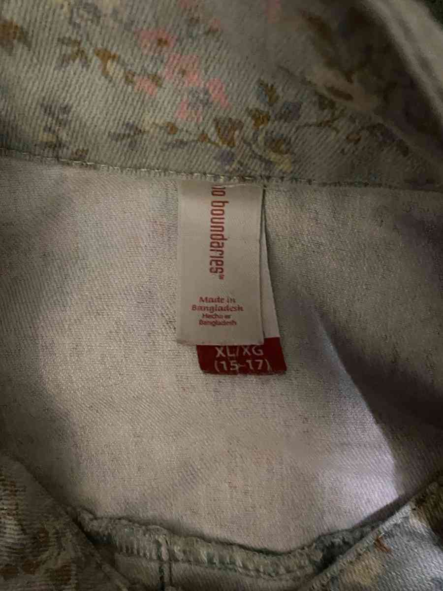 no boundaries floral pattern jean vest - Houston, Texas - FleaMarketBay