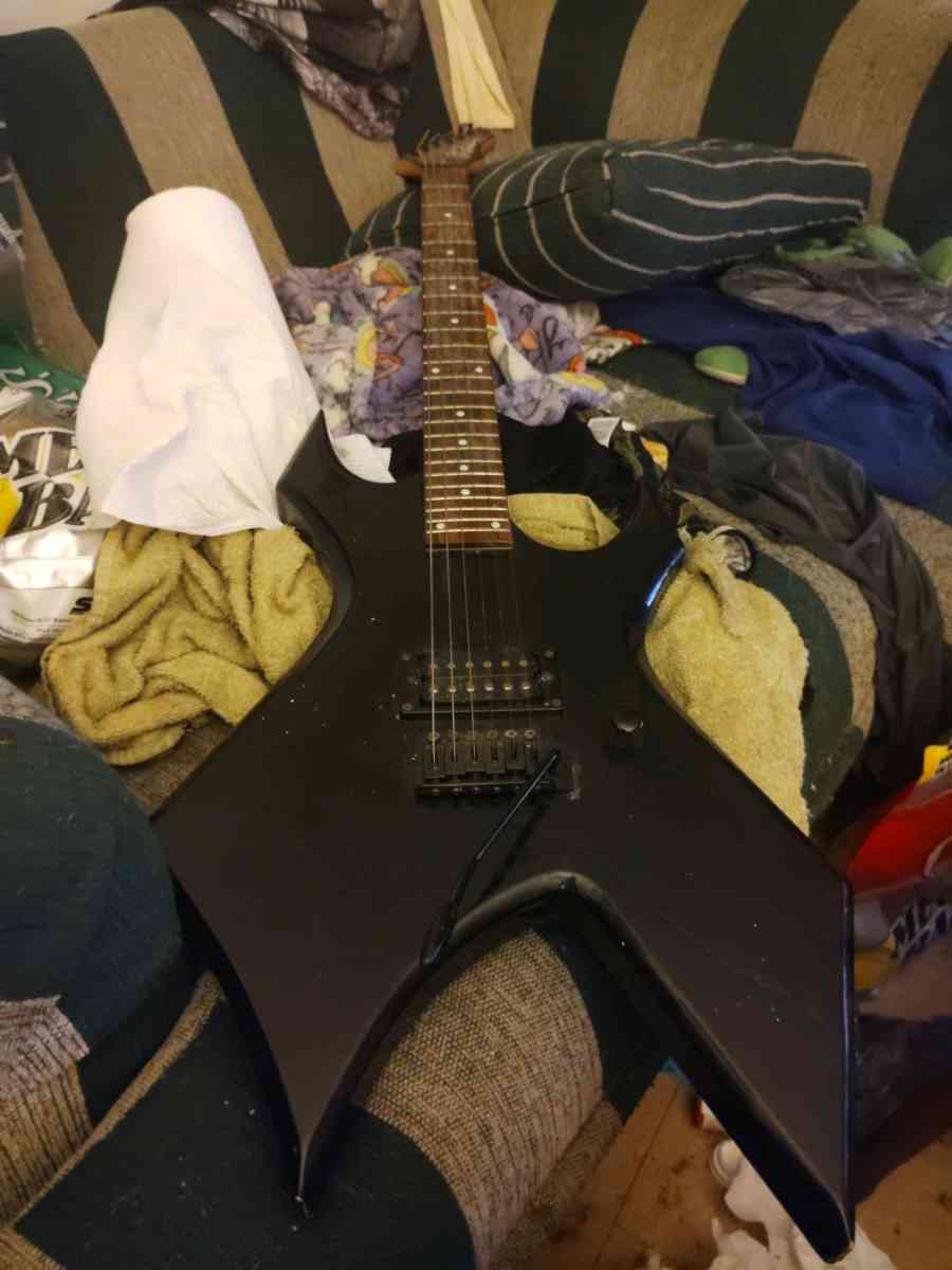 Electric guitar and amp - Abington, Pennsylvania - FleaMarketBay