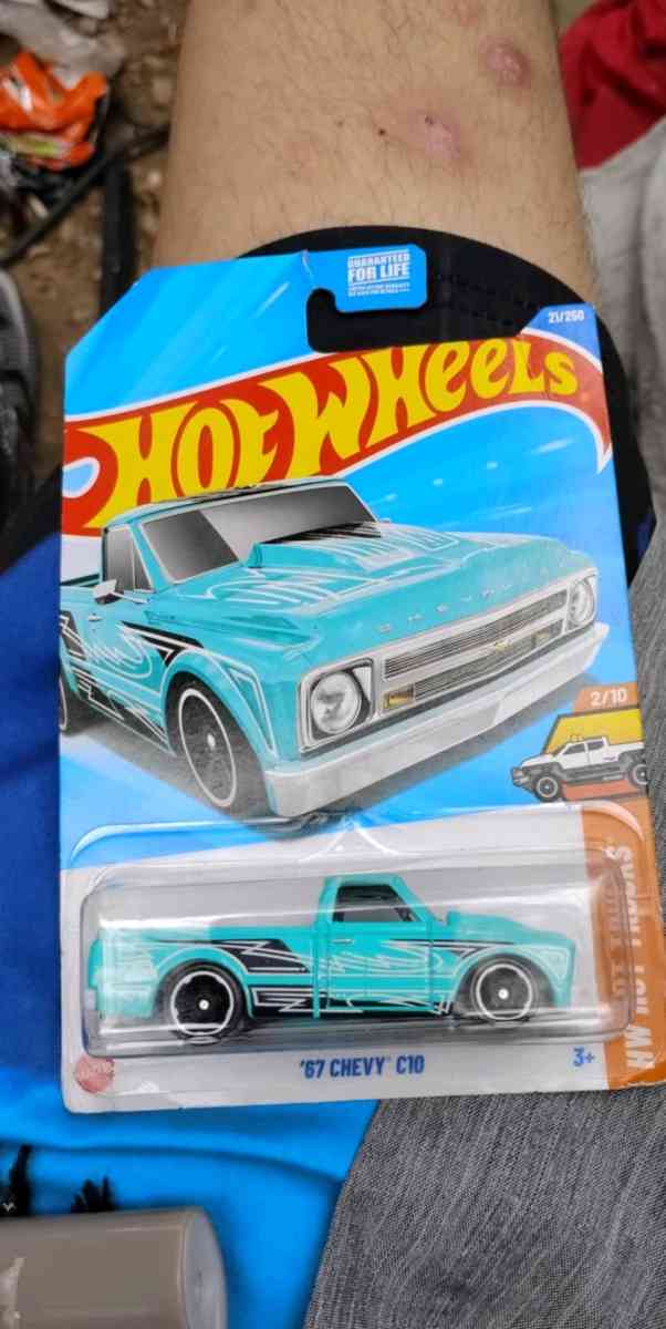 Hot Wheels 4 piece