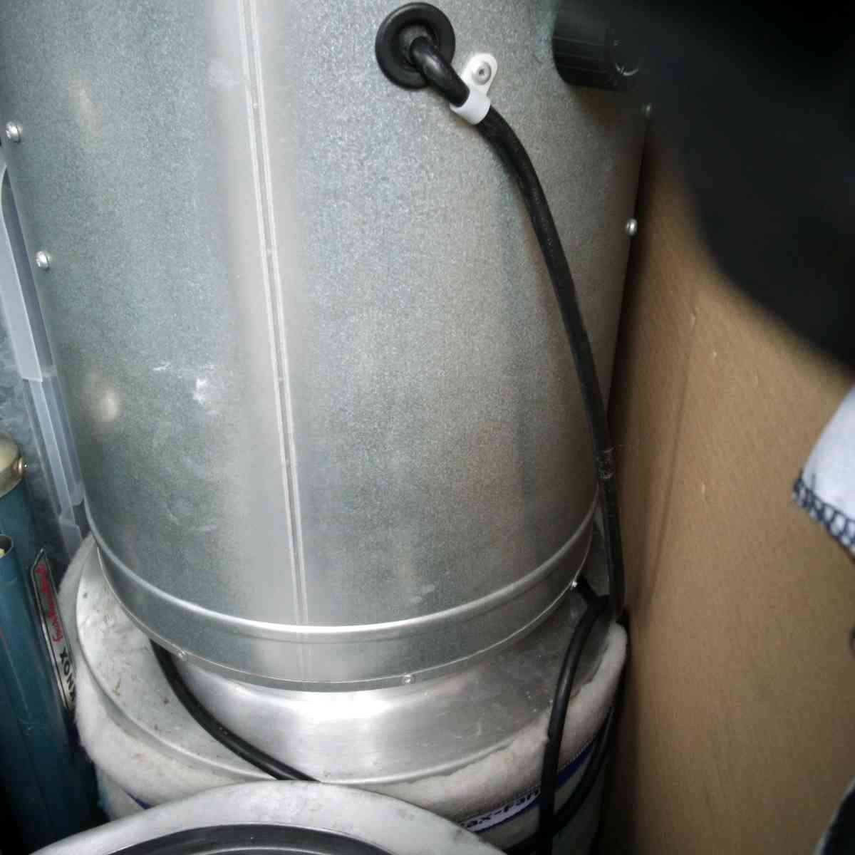 12 inch diameter carbon filter w fan in great condition - East Stroudsburg, Pennsylvania - FleaMarketBay