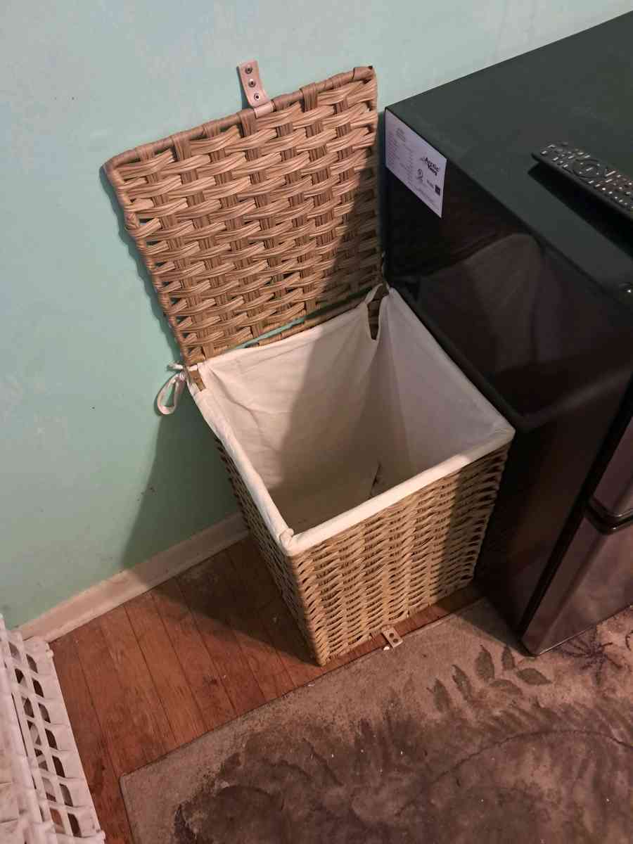 hamper - Bridgewater, New Jersey - FleaMarketBay