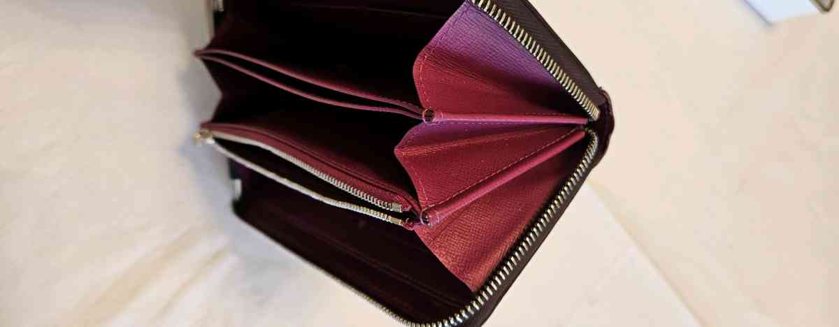 Authondice LUIS VUITTON WOMENS PURSE - Brentwood, Tennessee - FleaMarketBay