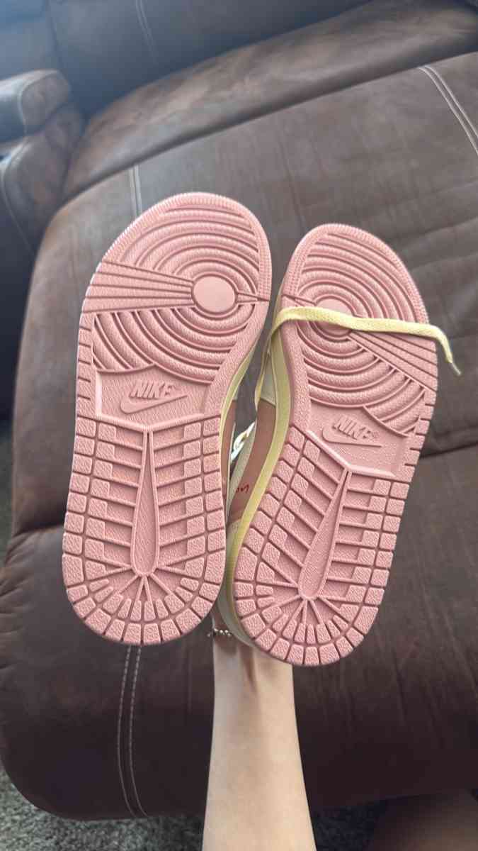 Travis Scott Air Jordan 1 Low OG Shy Pink - Glendale, Arizona - FleaMarketBay