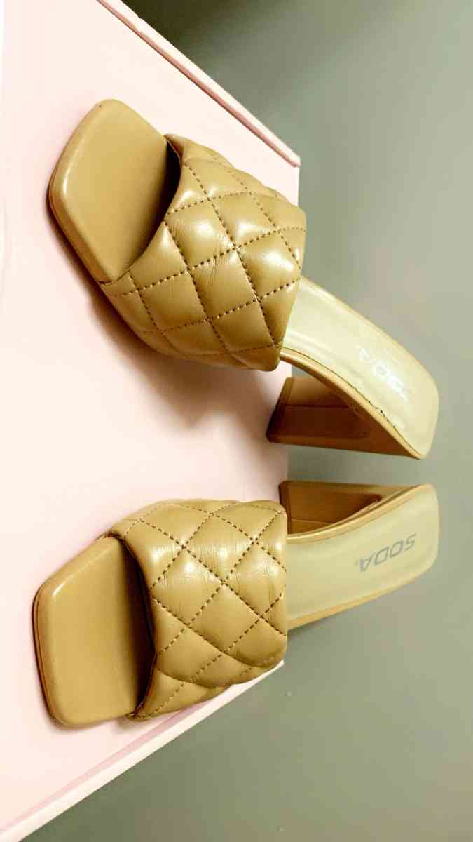 Heels - Lake Mary, Florida - FleaMarketBay