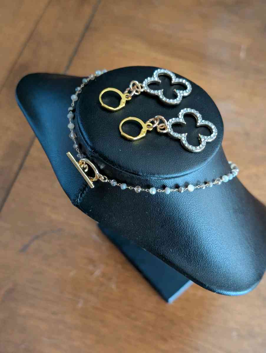 Handcrafted Jewelry Set - Decatur, Illinois - FleaMarketBay