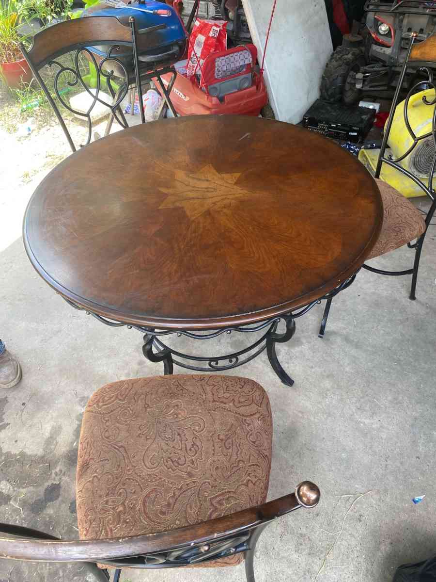 dining table with chairs - Houston, Texas