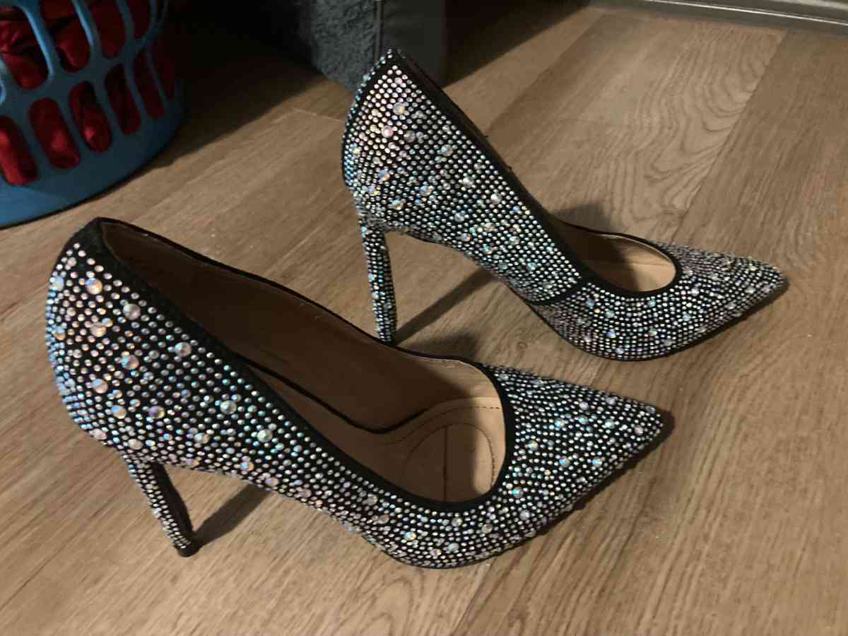 heels - Glendale, Arizona - FleaMarketBay