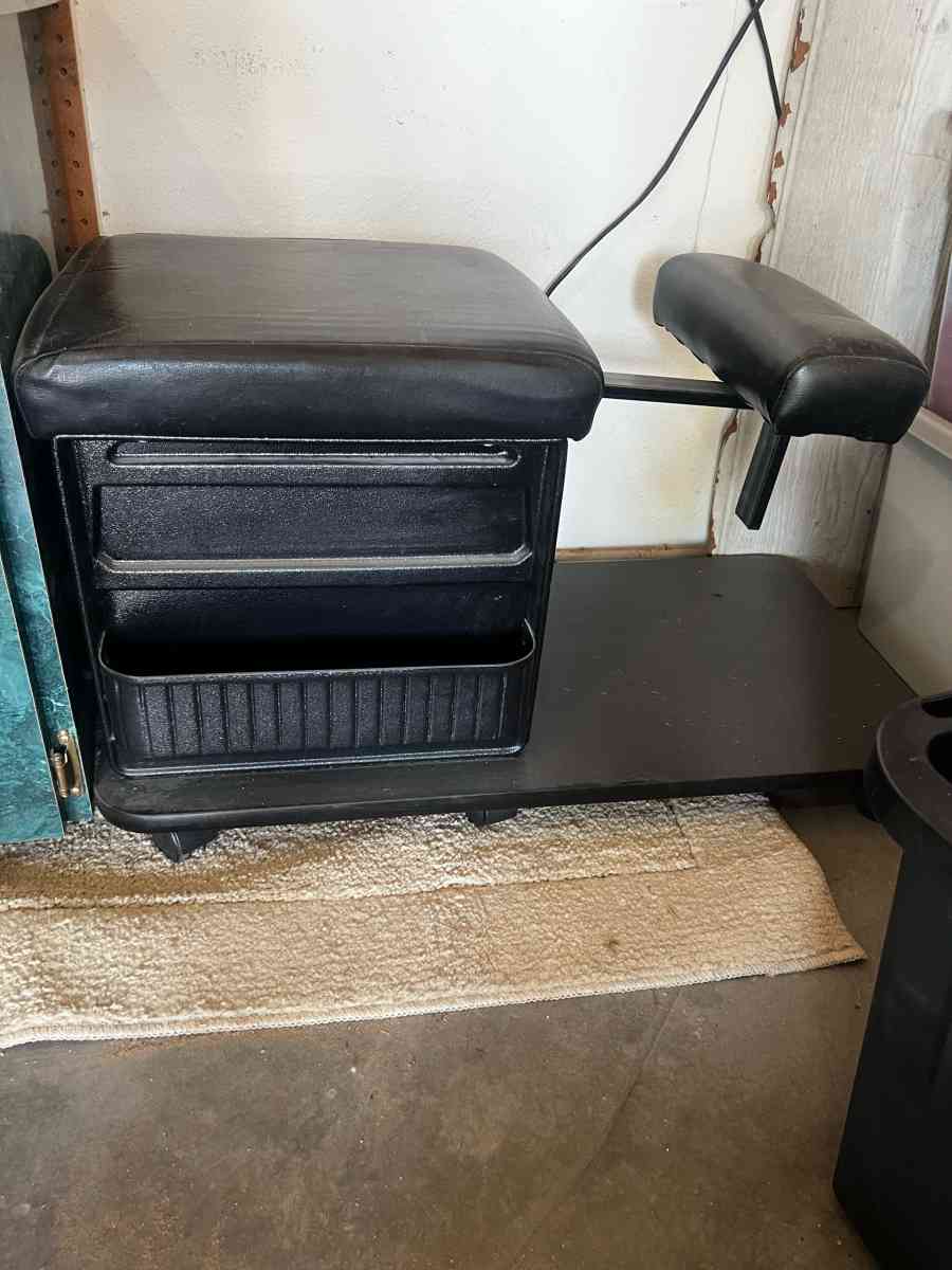 manicure station - El Paso, Texas - FleaMarketBay