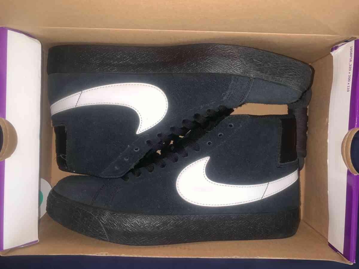 NIKE SB ZOOM BLAZER MIDS BLACK AND WHITE - Bakersfield, California - FleaMarketBay