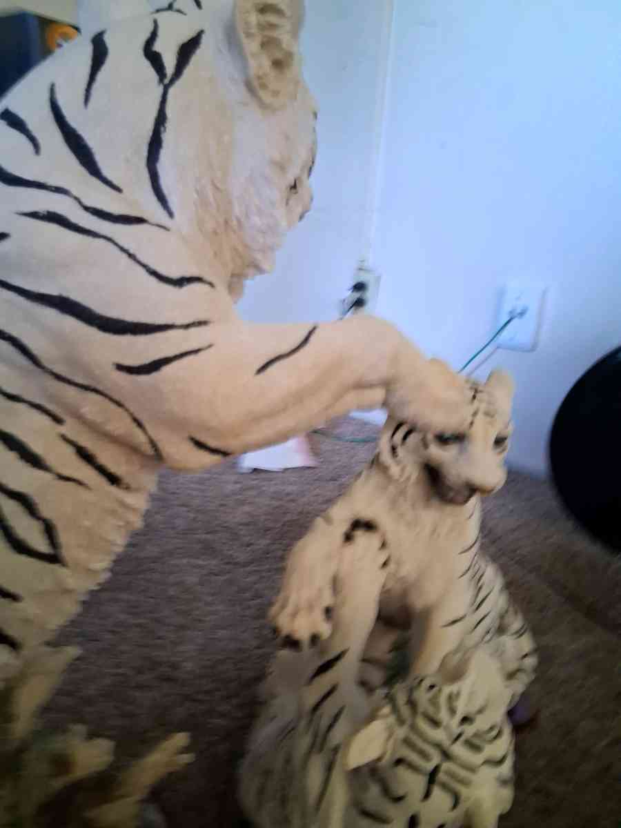 white beagle tigers pair - Marysville, California - FleaMarketBay