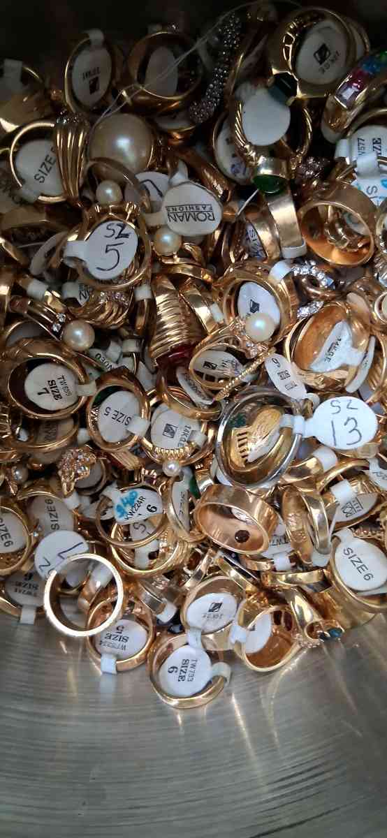 Lots of rings - Alicia, Arkansas - FleaMarketBay