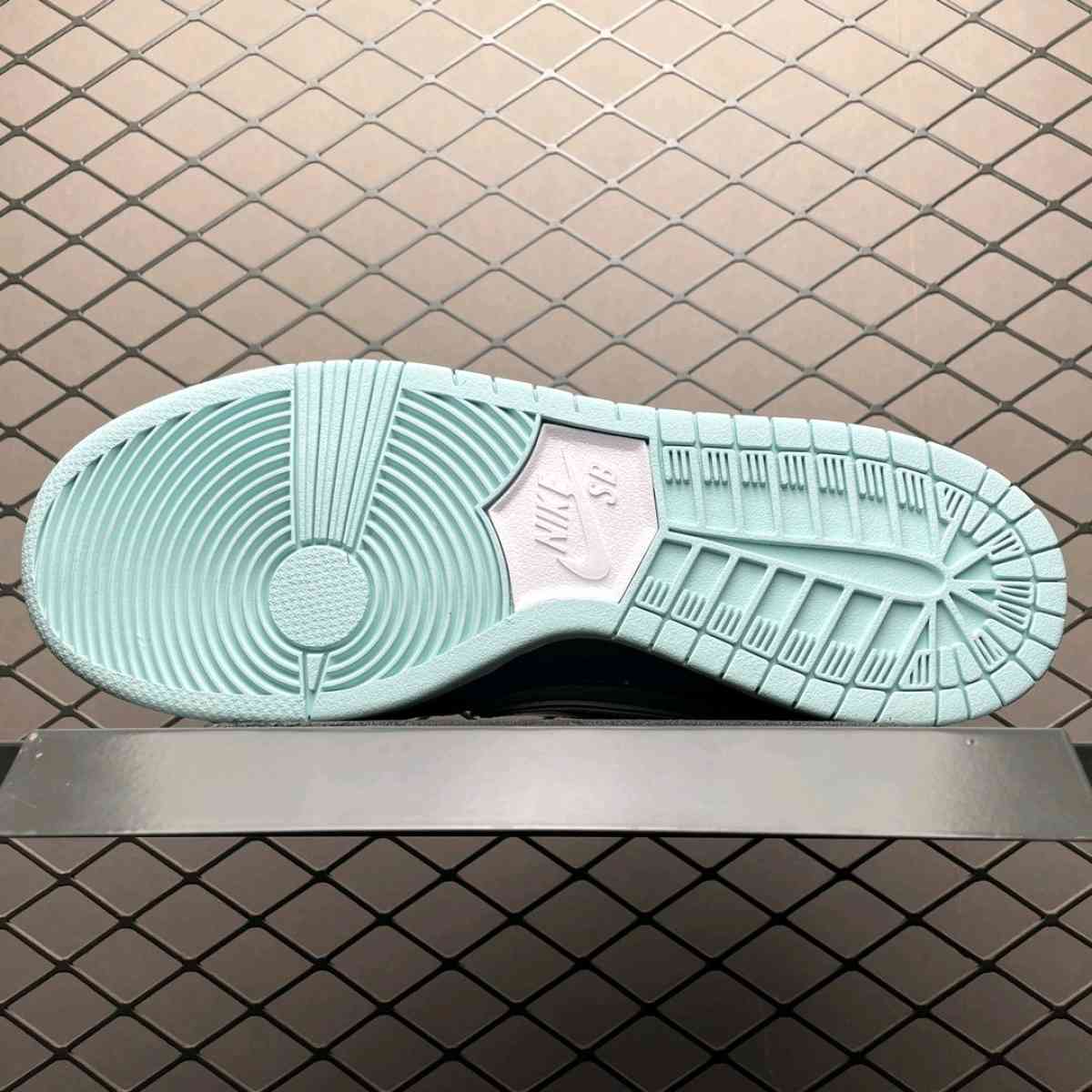 Nike SB Dunk X Tiffany Lobster Concepts - Kissimmee, Florida - FleaMarketBay