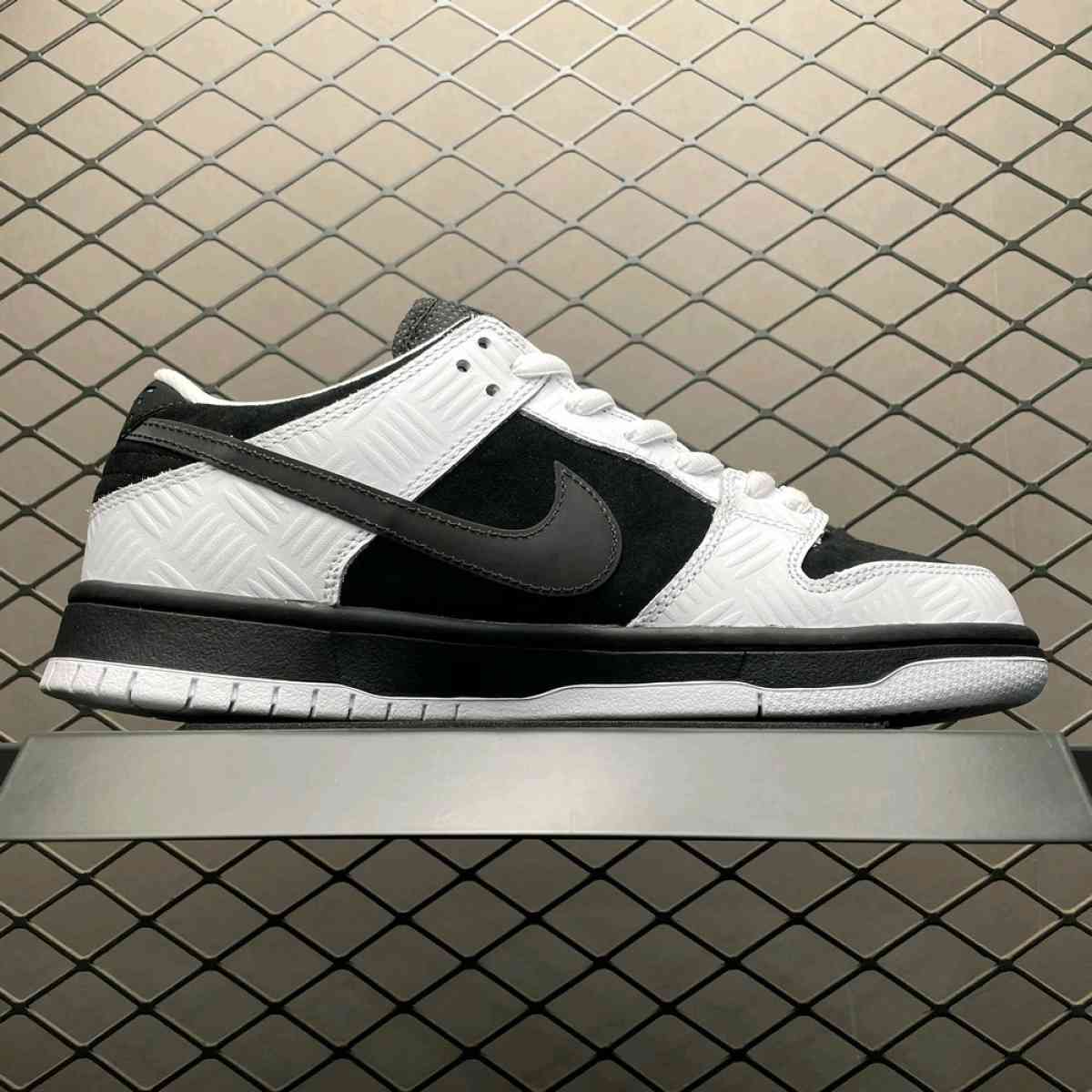 TIGHTBOOTH x Nike SB Dunk Low PRO - Kissimmee, Florida - FleaMarketBay