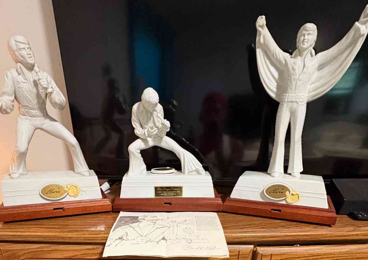 Elvis collected decanters vintage - Mena, Arkansas - FleaMarketBay