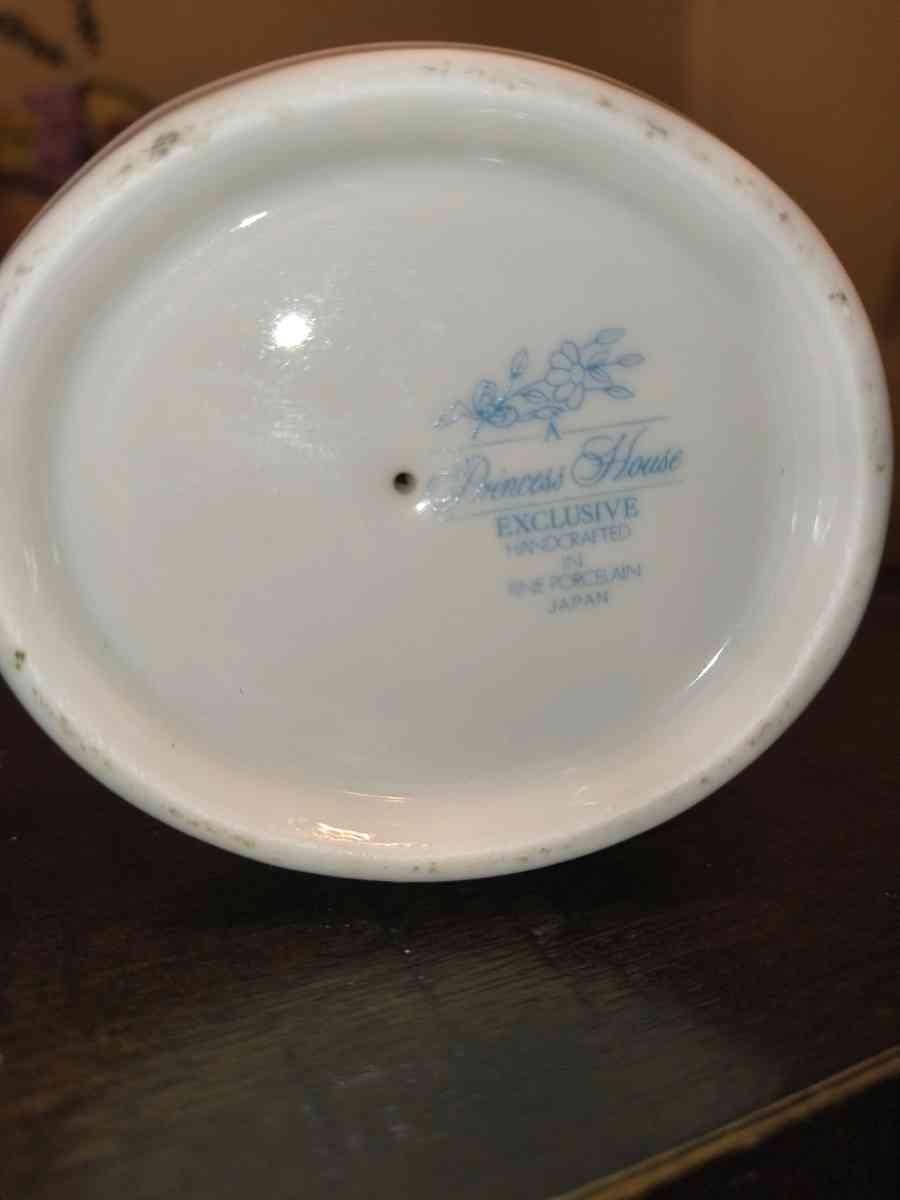 Heritage House Princess Bathroom Set 5 - Lawton, Oklahoma - FleaMarketBay