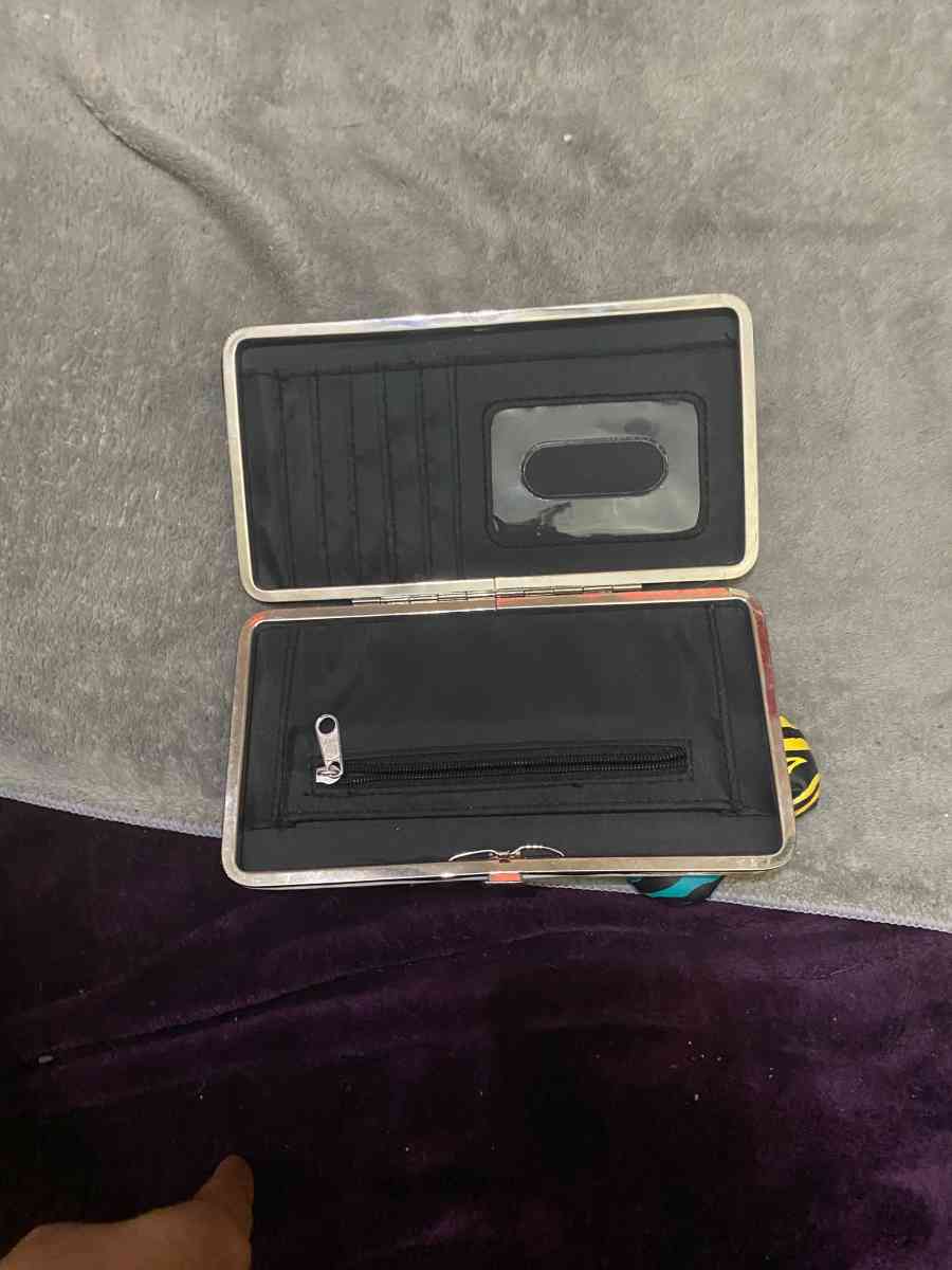 hello kitty wallet - Houston, Texas - FleaMarketBay