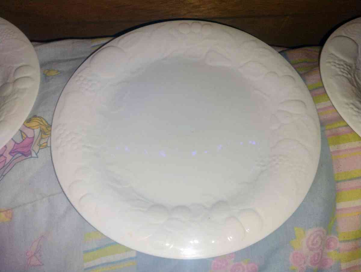 plates vintage grapevine stuff - Cisco, Texas - FleaMarketBay