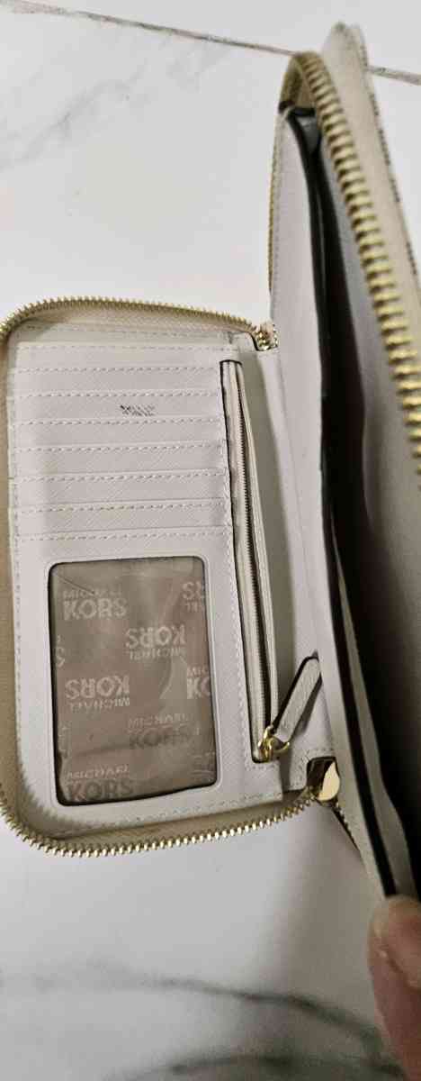 MICHAEL KORS KHAKI COLOR - Brentwood, Tennessee - FleaMarketBay