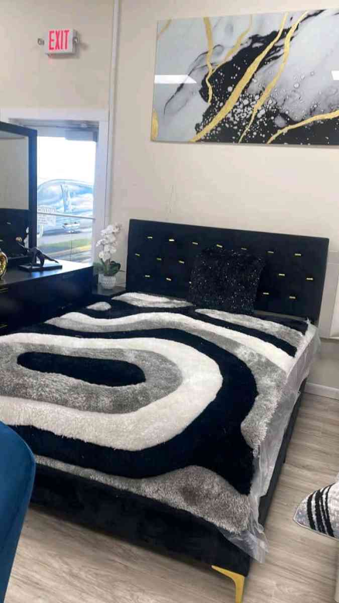 CAMA QUEEN EN VENTA PREGUNTE PRECIO - Hialeah, Florida - FleaMarketBay