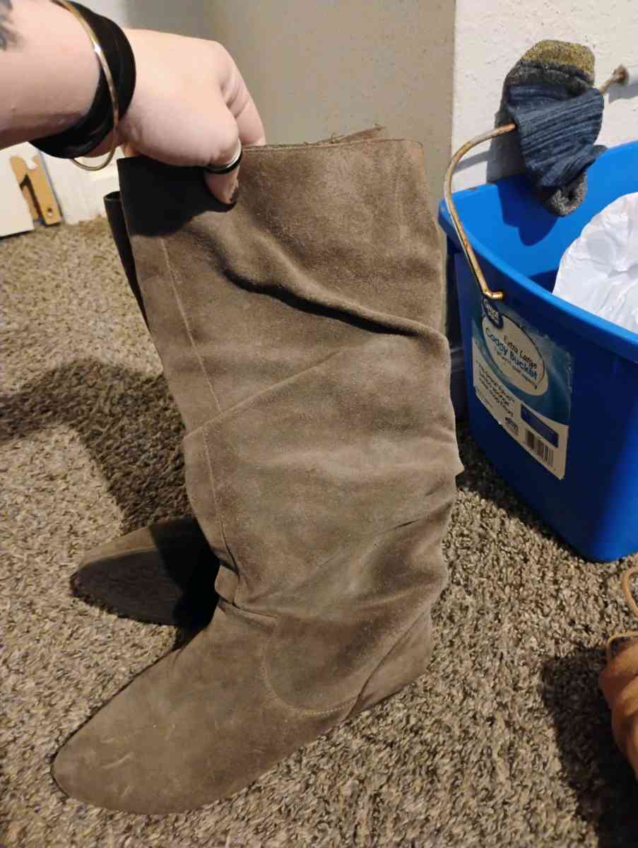 6 different women boots size 8 - Alicia, Arkansas - FleaMarketBay