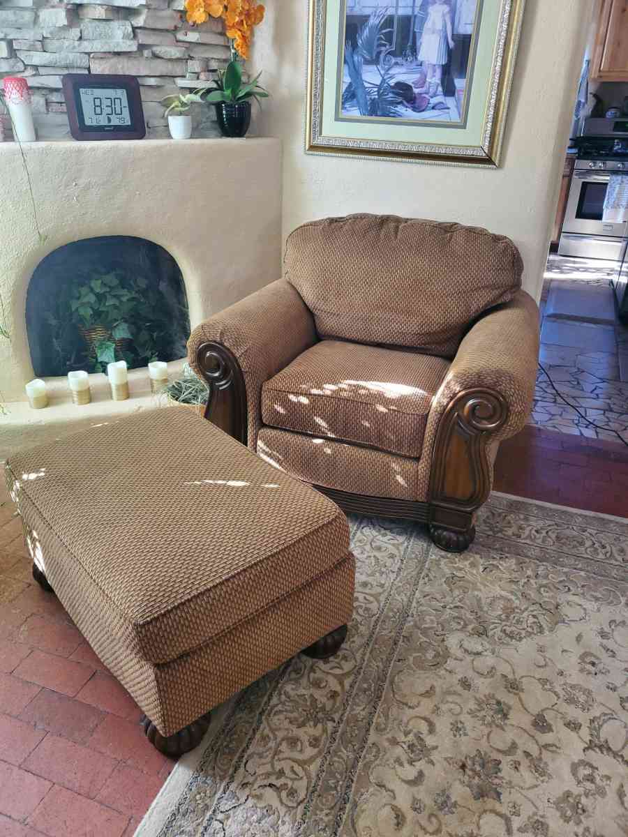couch chair and ottoman - Albuquerque, New Mexico - FleaMarketBay
