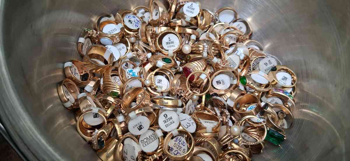 Lots of rings - Alicia, Arkansas - FleaMarketBay