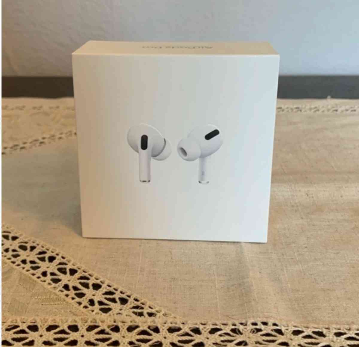 Aipords pro 1st generation - Winter Garden, Florida - FleaMarketBay