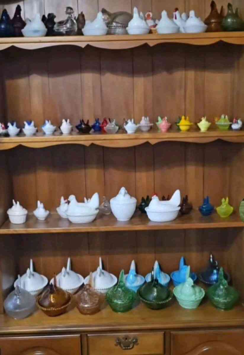 hens on a nest collection 100 pieces - Springfield, Ohio