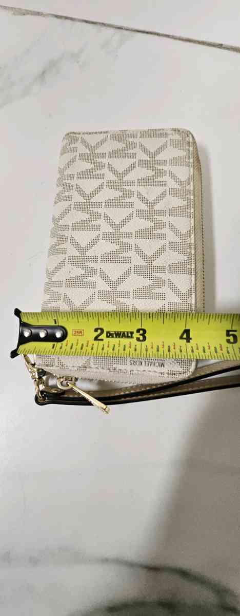 MICHAEL KORS KHAKI COLOR - Brentwood, Tennessee - FleaMarketBay