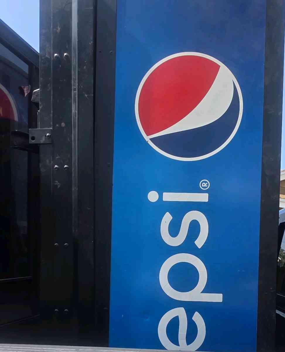 VENDING MACHINES - Rialto, California - FleaMarketBay