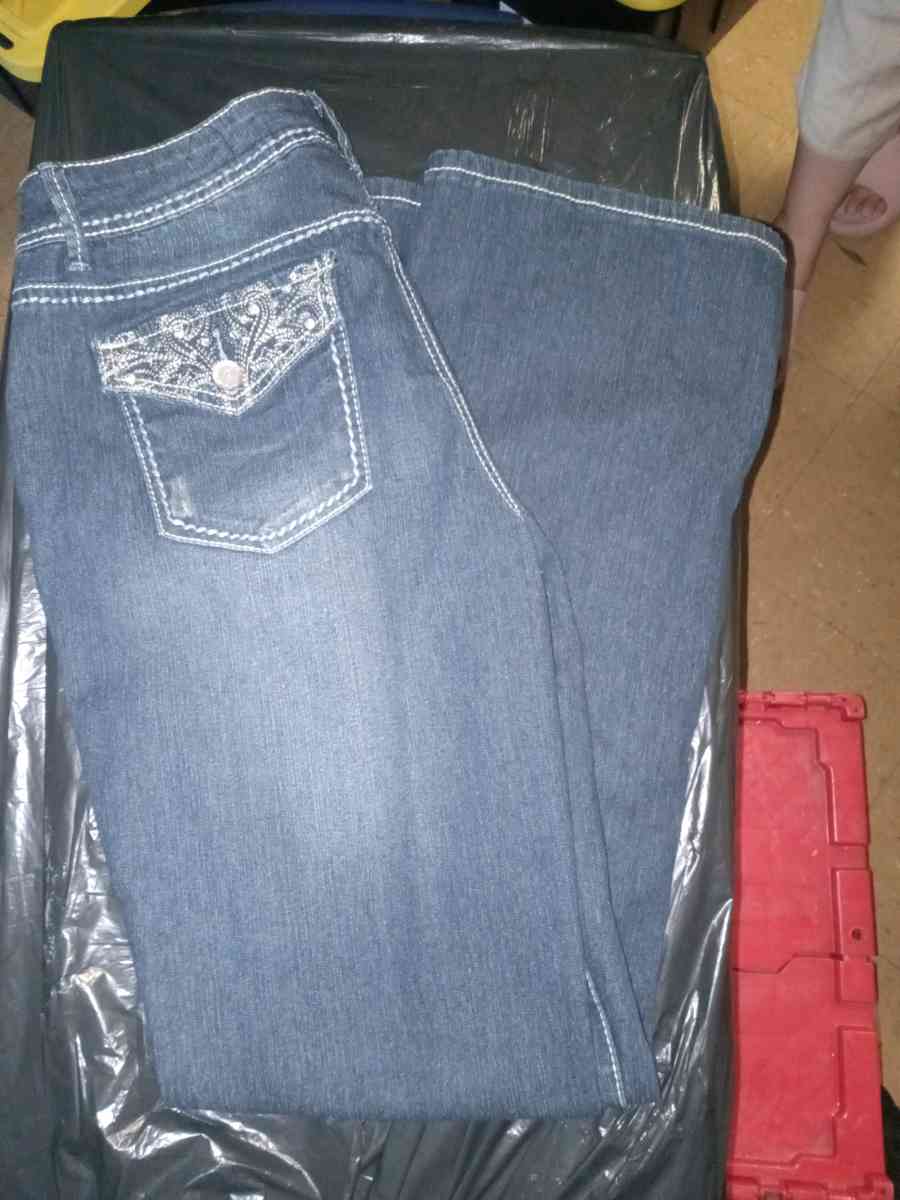 Absolutely fabulous jeans size fourteen fourteen - Louisville, Kentucky