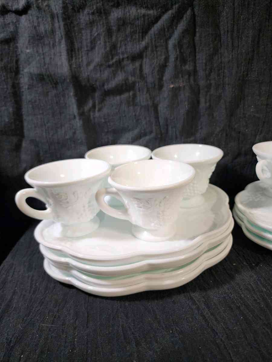 Vintage Indiana milk glass - Knoxville, Tennessee - FleaMarketBay