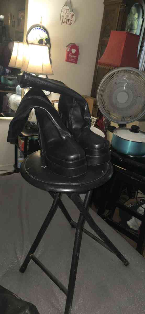 Womens zip up boots worn twice - Carolina Beach, North Carolina - FleaMarketBay