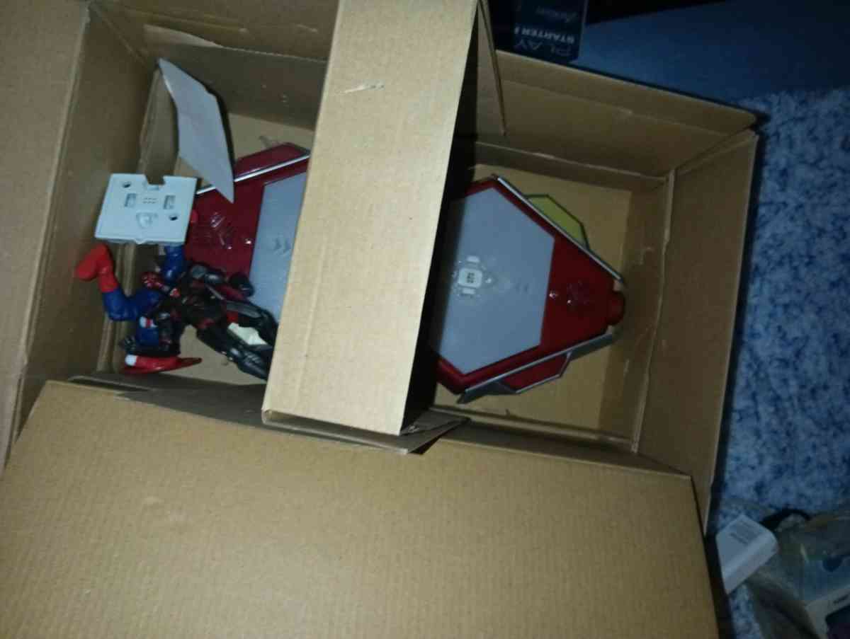 playmation powered by Disney starter pack avengers - Akron, Ohio - FleaMarketBay