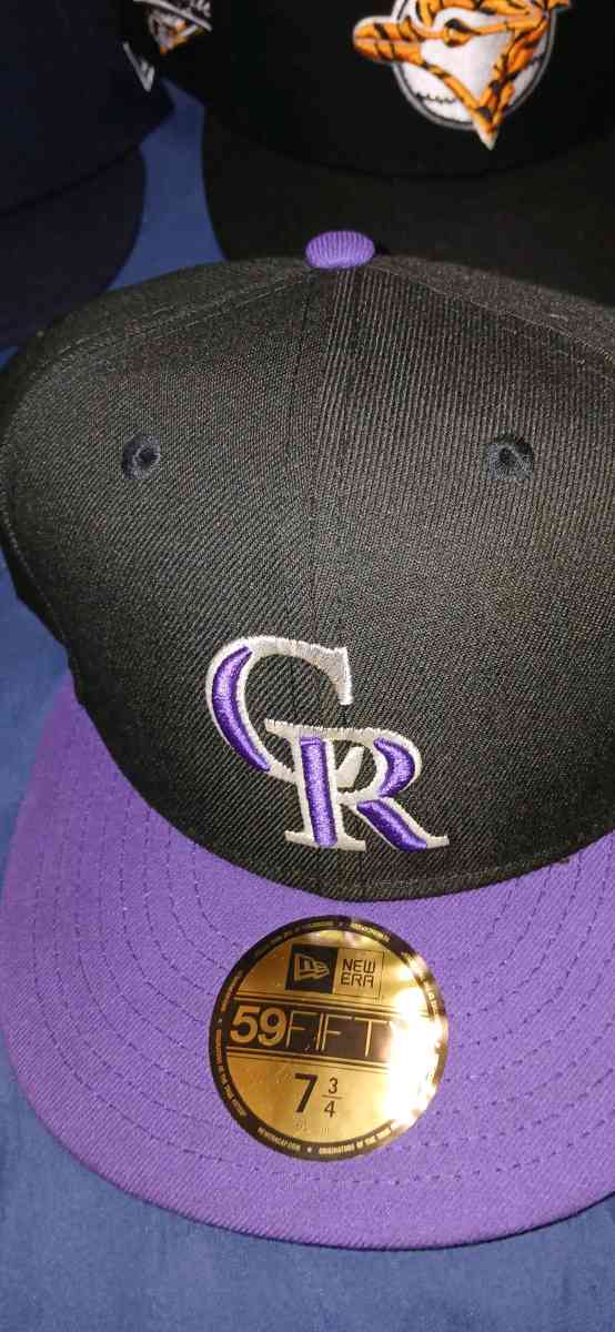 hats 25 for all them - Providence, Rhode Island - FleaMarketBay