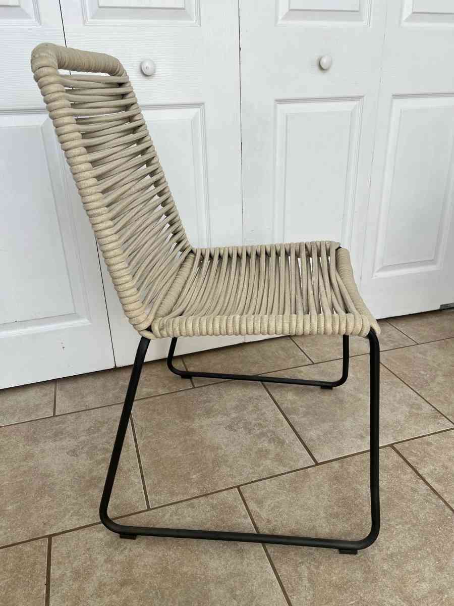 Desk  Chair For Sale  Perfect For An Office or Dorm - Altamonte Springs, Florida - FleaMarketBay