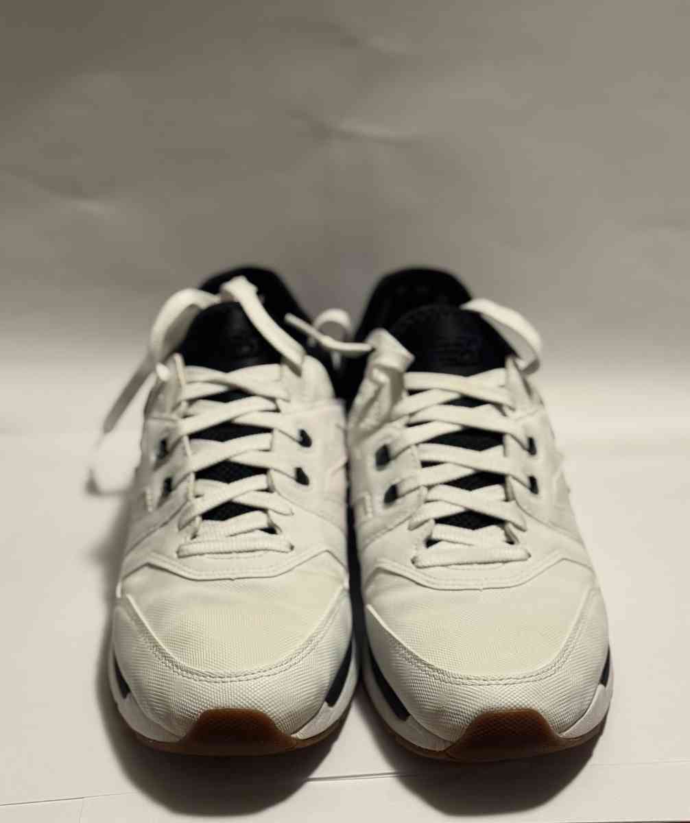 New Balance 009 shoes sneakersMLOO9UTW black white Size 11 - Naples, Florida - FleaMarketBay